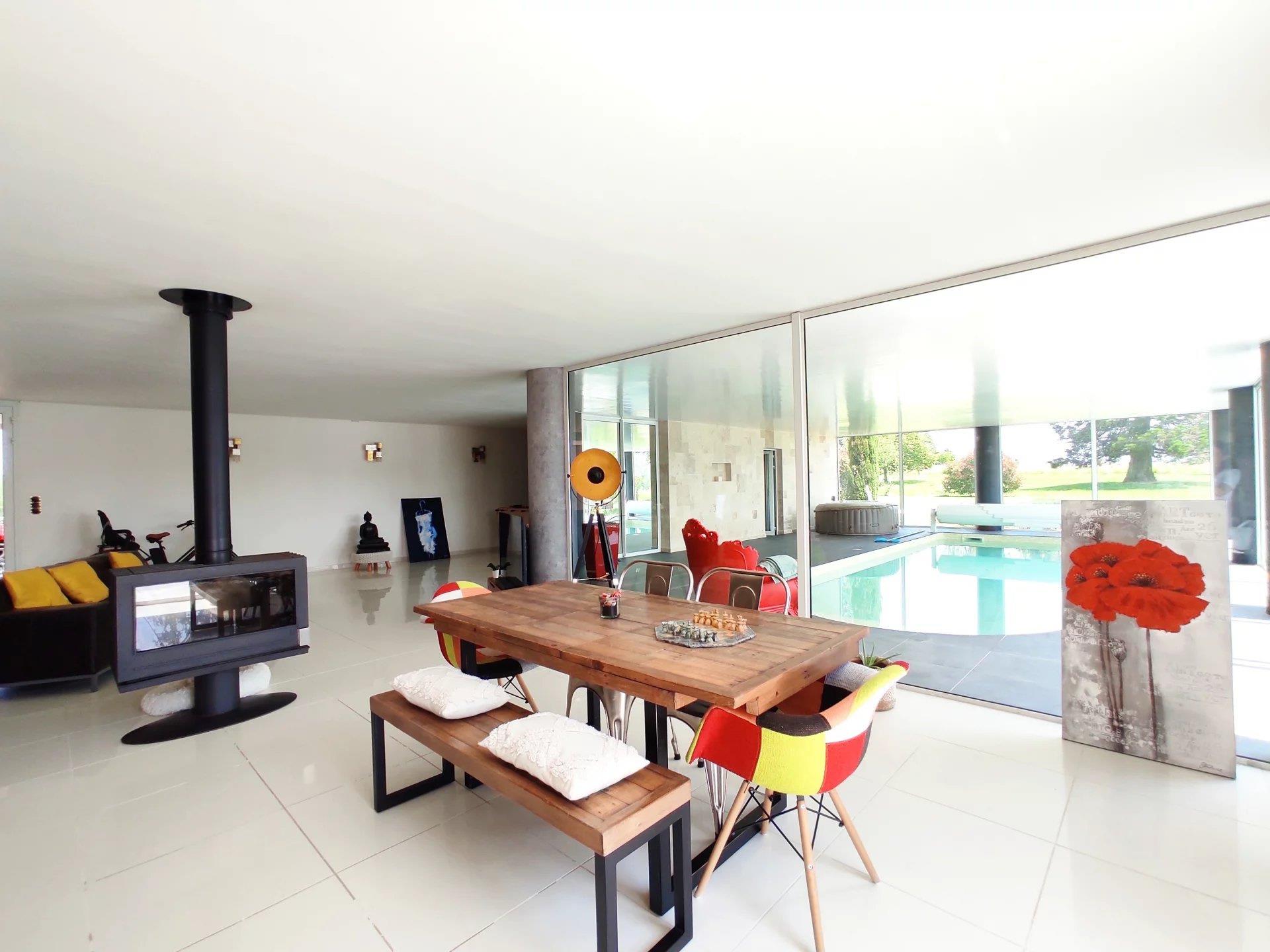 7-Room House With Indoor Pool And 2 Hectares Of Land