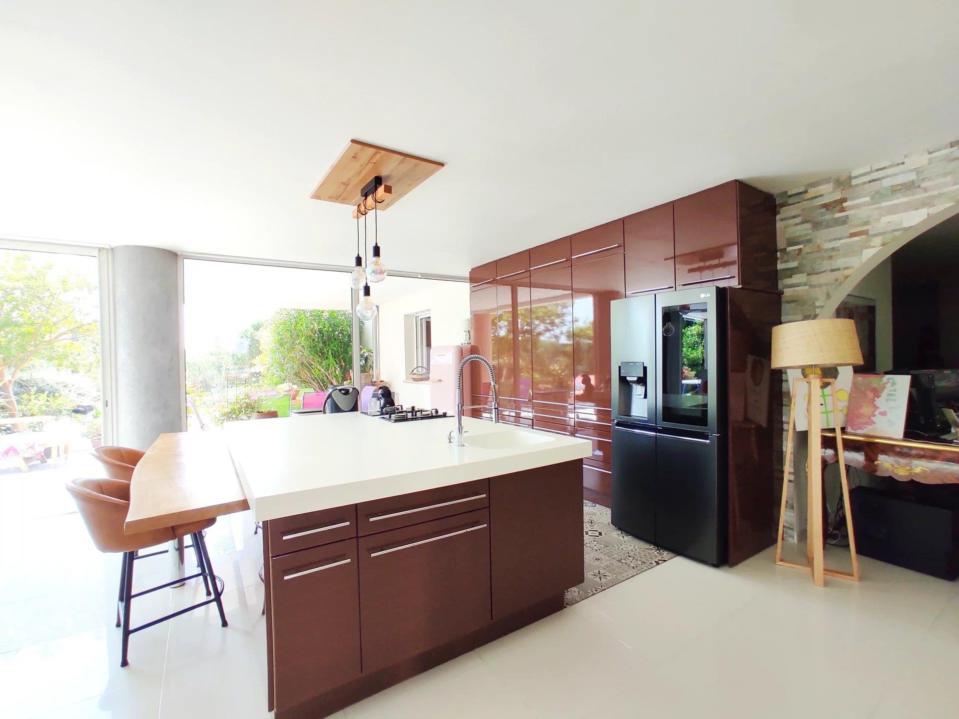 7-Room House With Indoor Pool And 2 Hectares Of Land