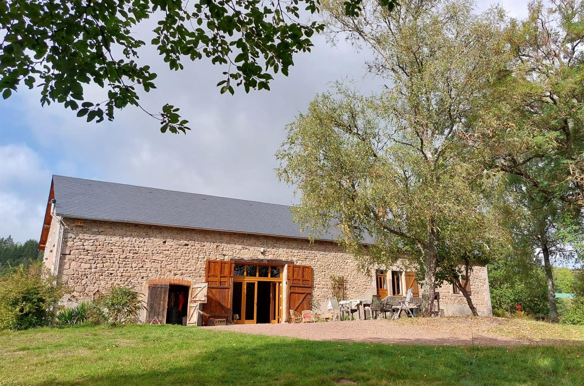 Amplia casa de campo, renovada con buen gusto, en el Parque Natural de Morvan