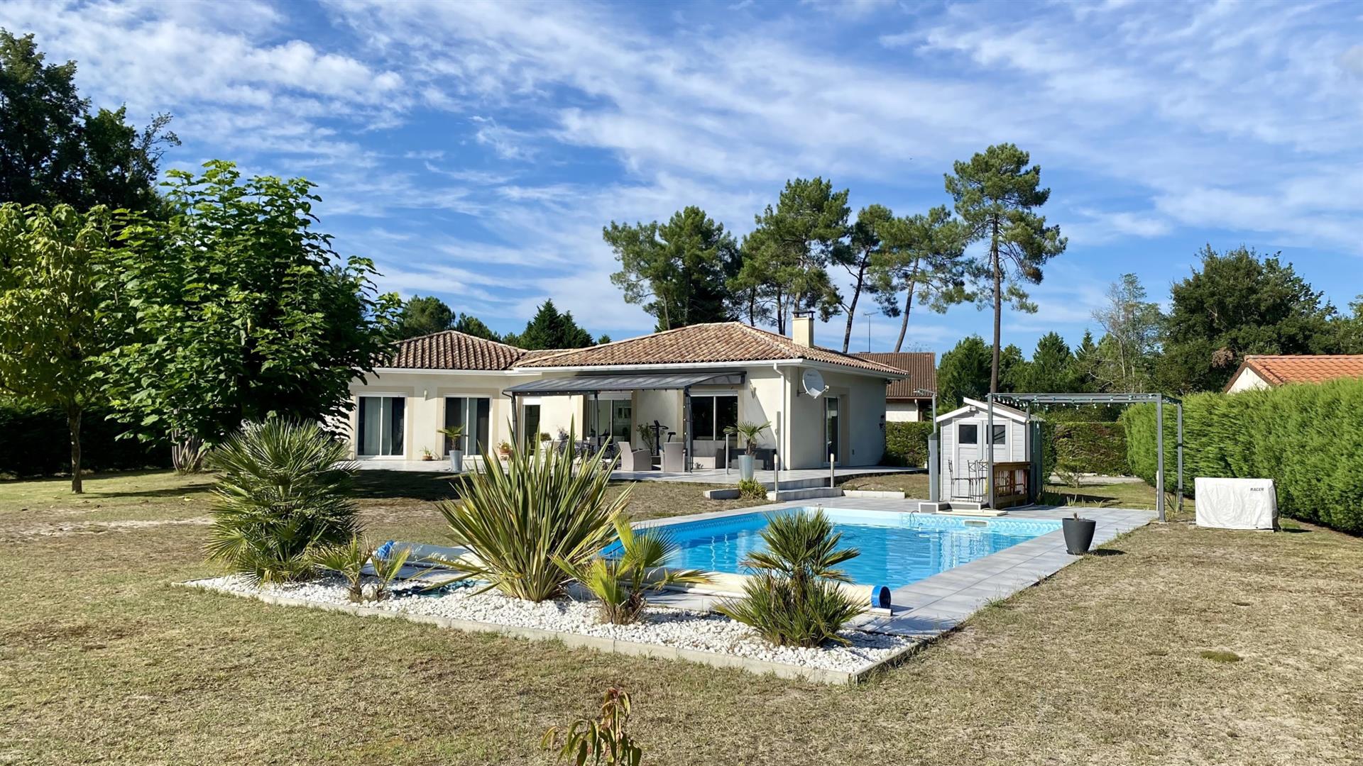 Contemporary Single-Story Pool - 3 bedrooms