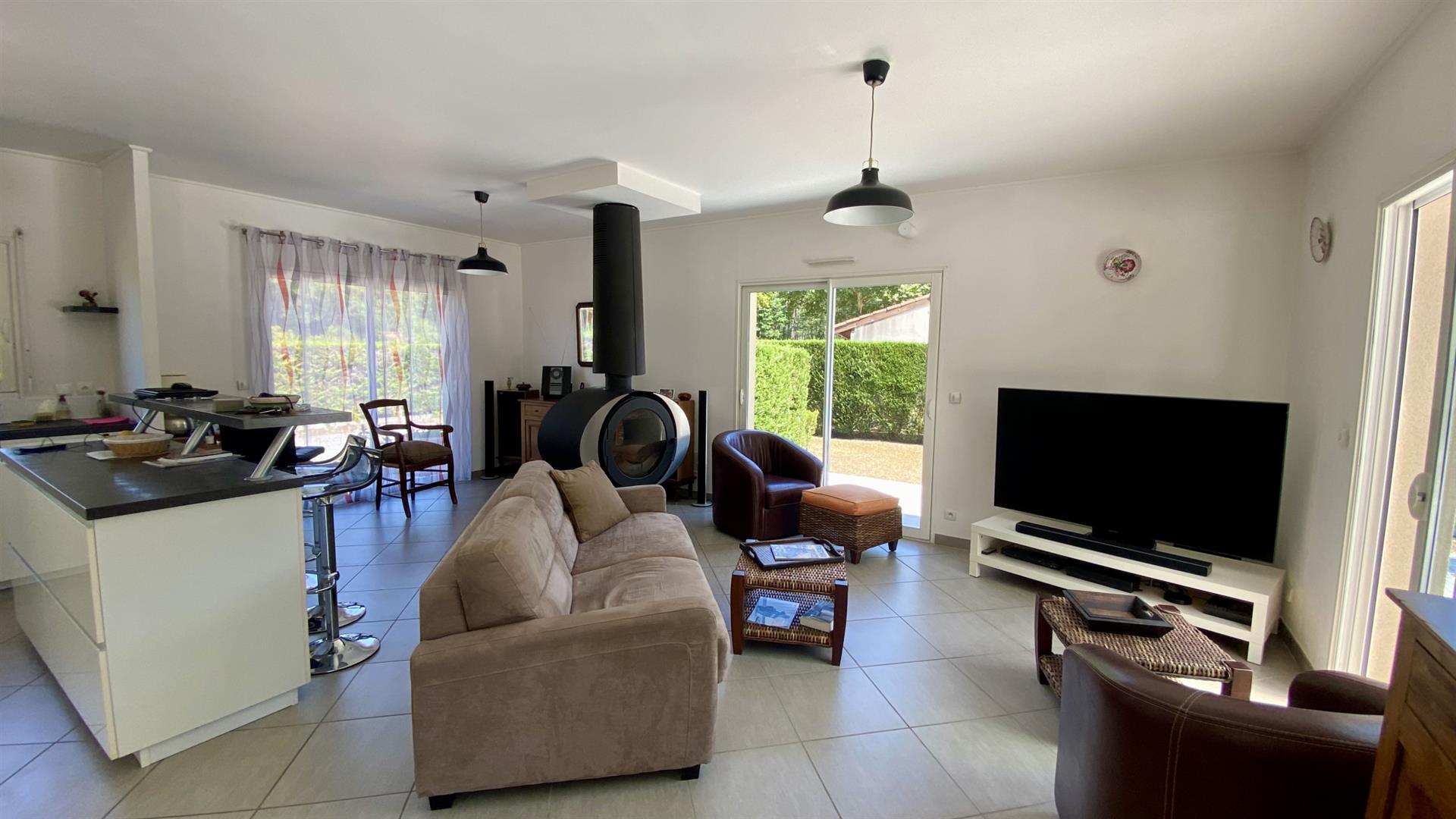 Contemporary Single-Story Pool - 3 bedrooms