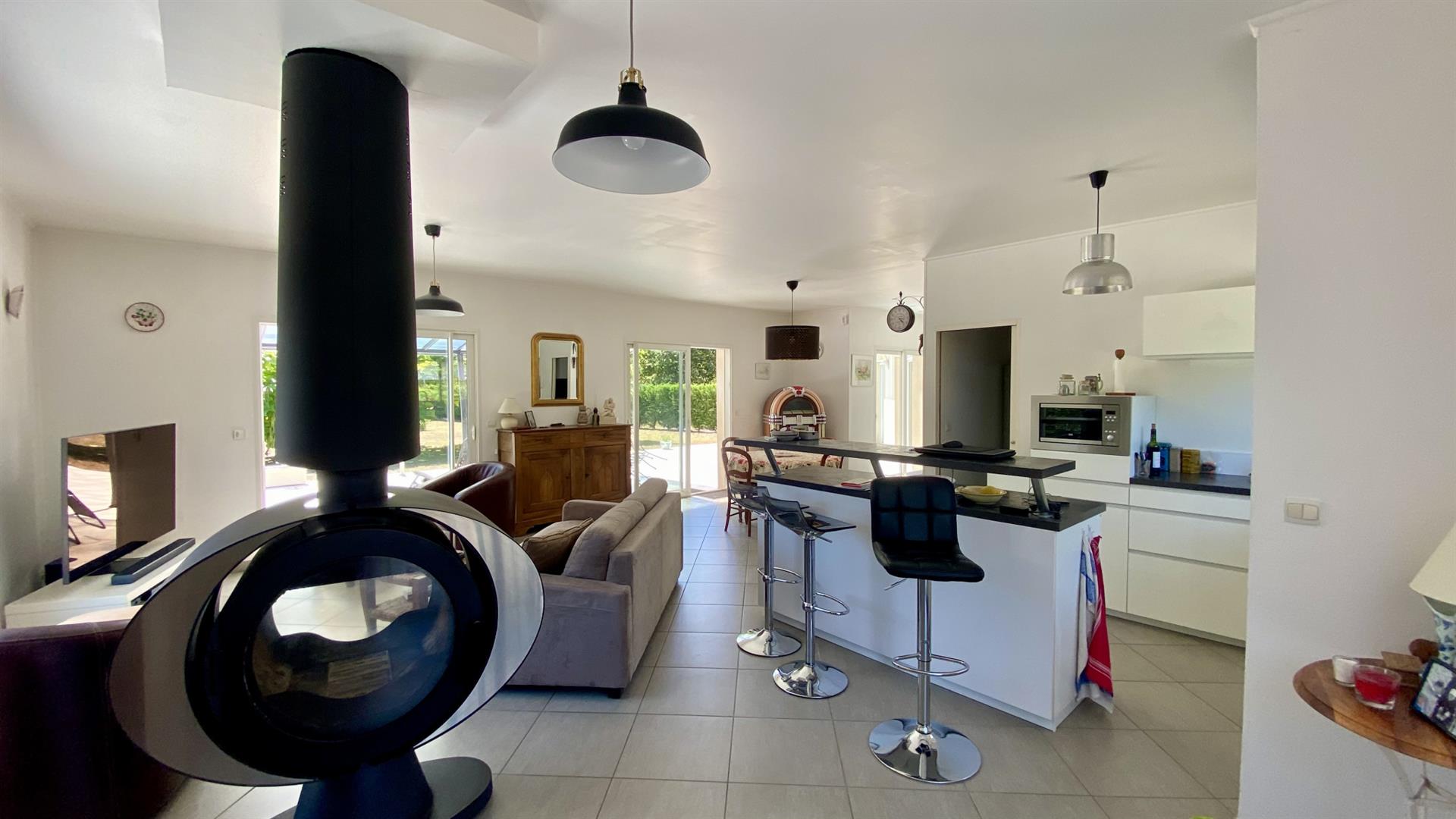 Contemporary Single-Story Pool - 3 bedrooms