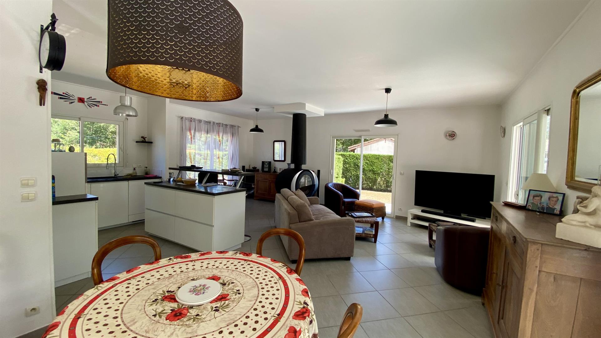 Contemporary Single-Story Pool - 3 bedrooms