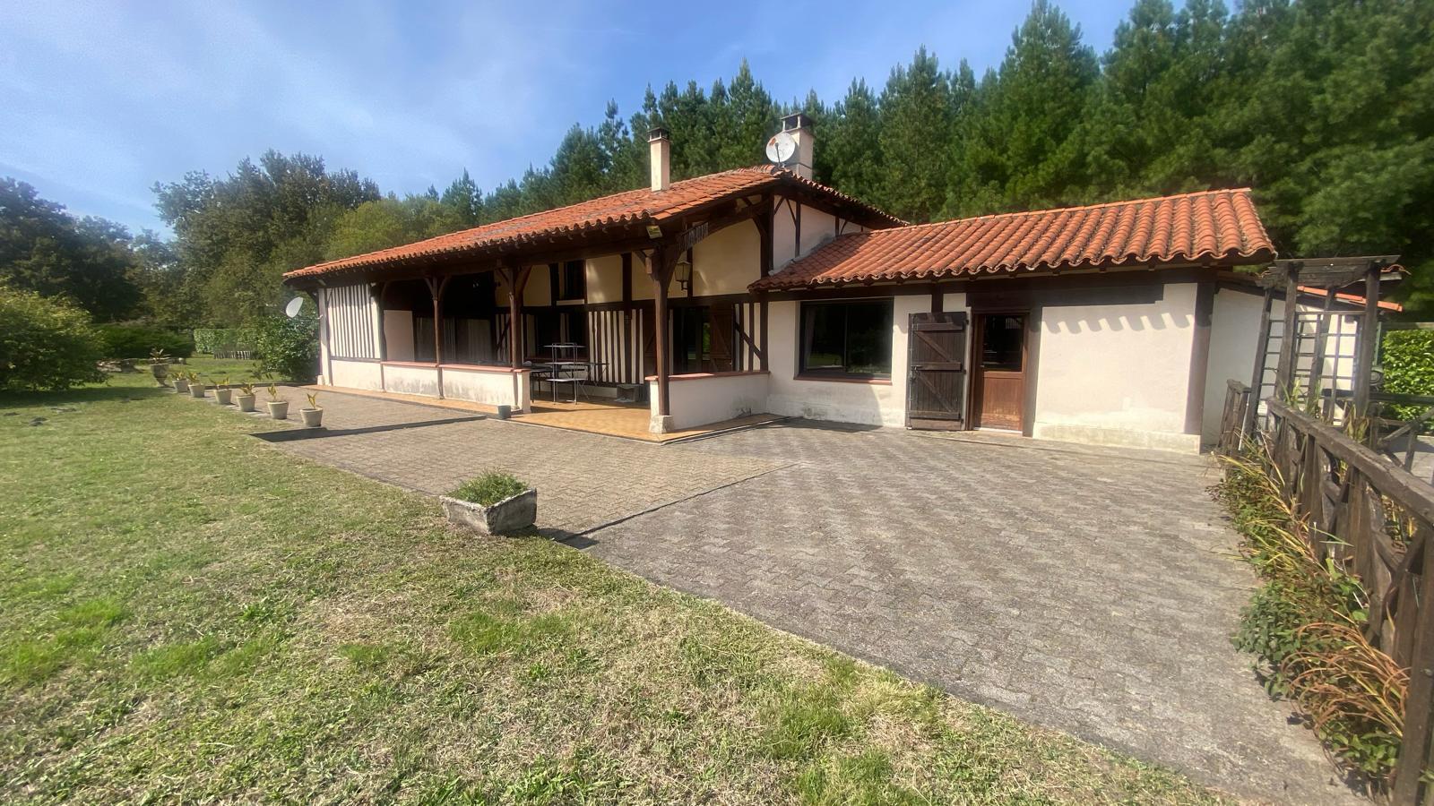 Property 2 dwellings - House - Landaise - Swimming pool - Stables - 3ha (hectares)