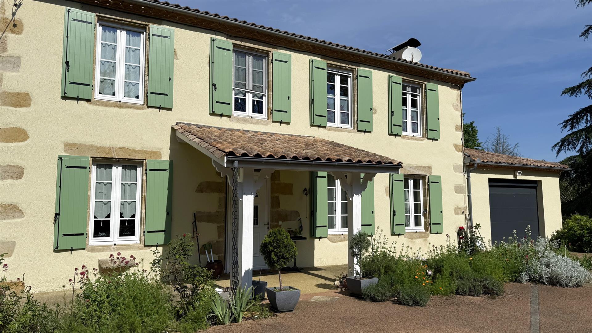 Cazalis - Property With 2 Apartments - Garage - 6 Bedrooms - Outbuildings