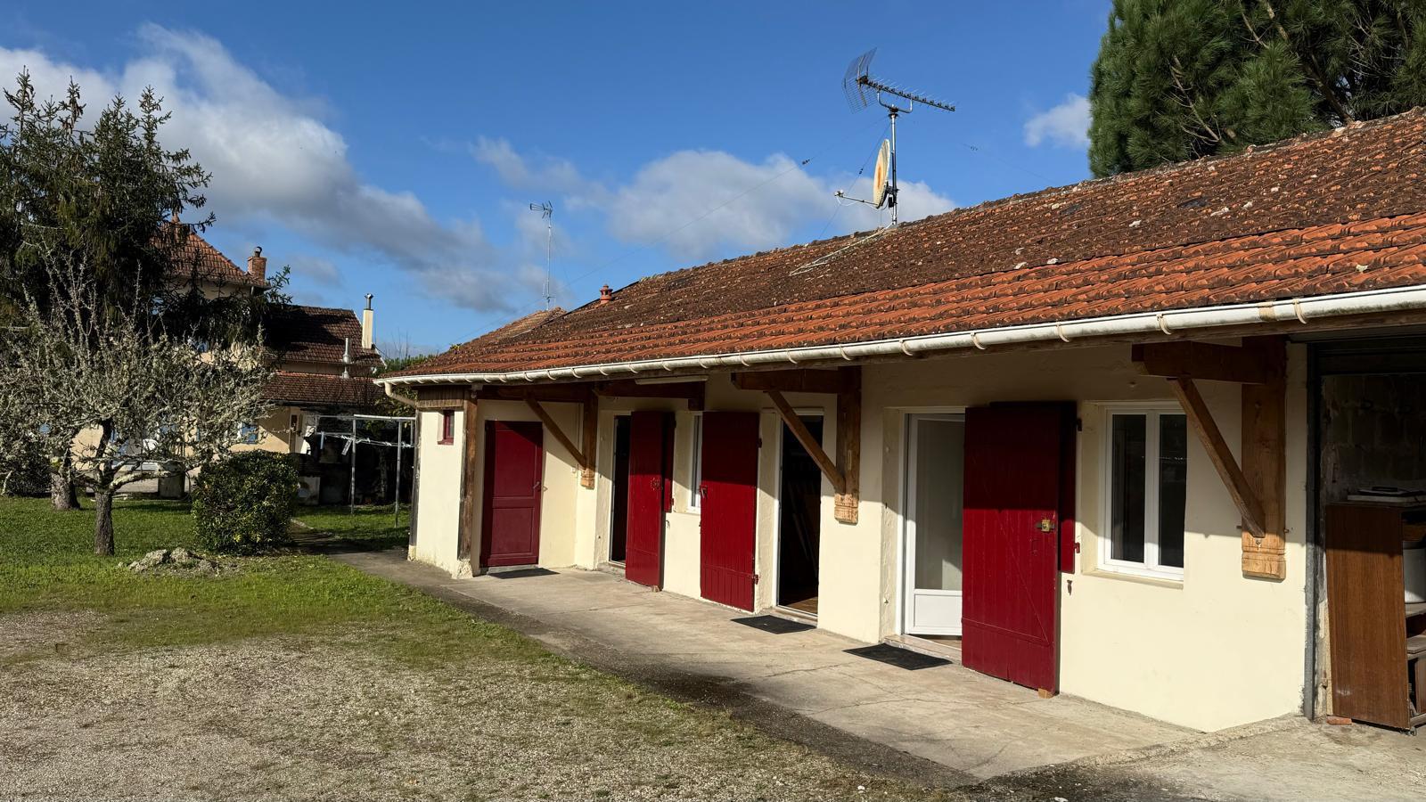 Sore - 5 bedrooms - 2 houses - outbuildings - 1000m2 land