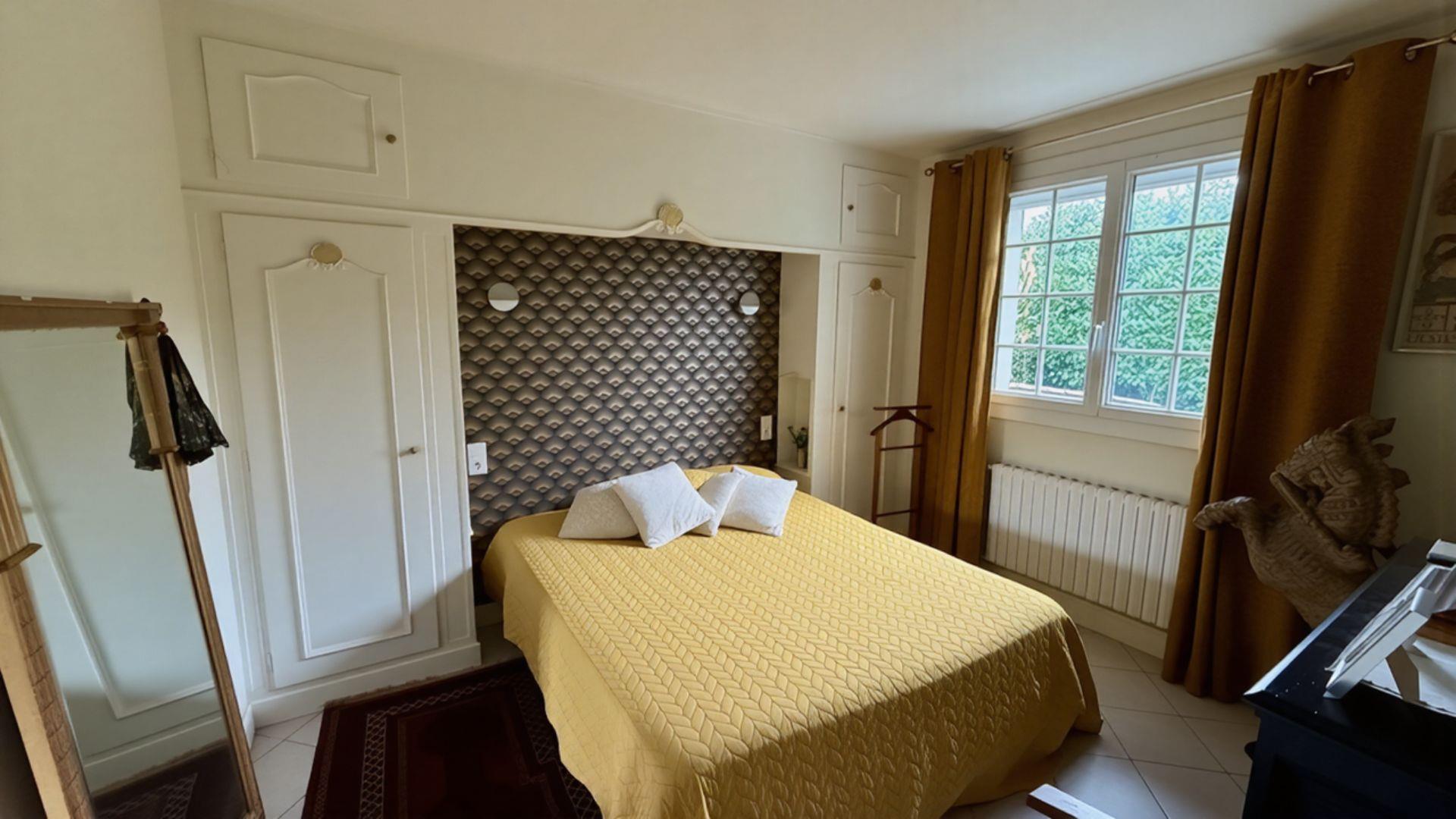 Saint-Symphorien - 4 bedrooms - basement - garage - 1470m2