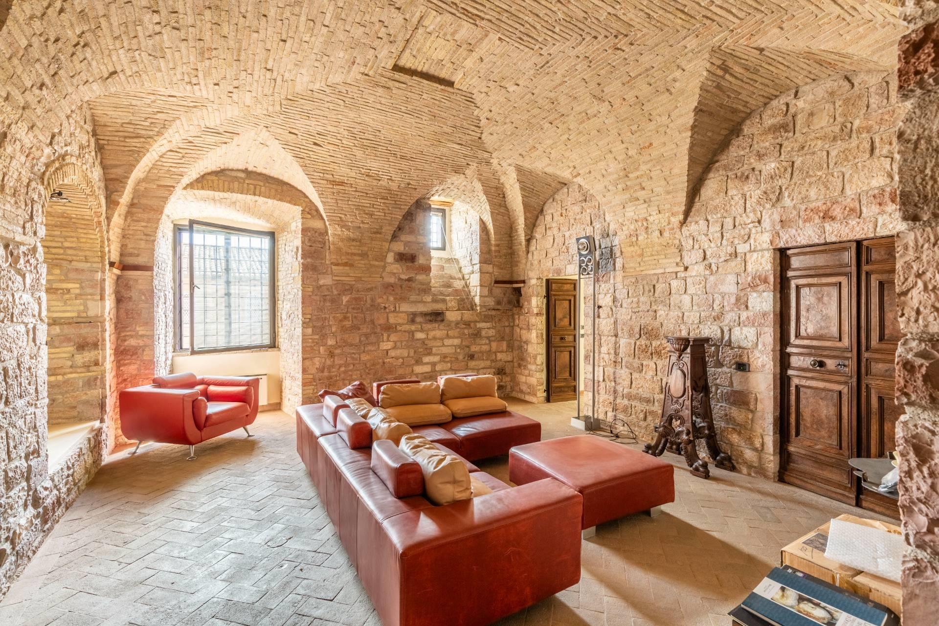 Apartment 360 m2 in Assisi