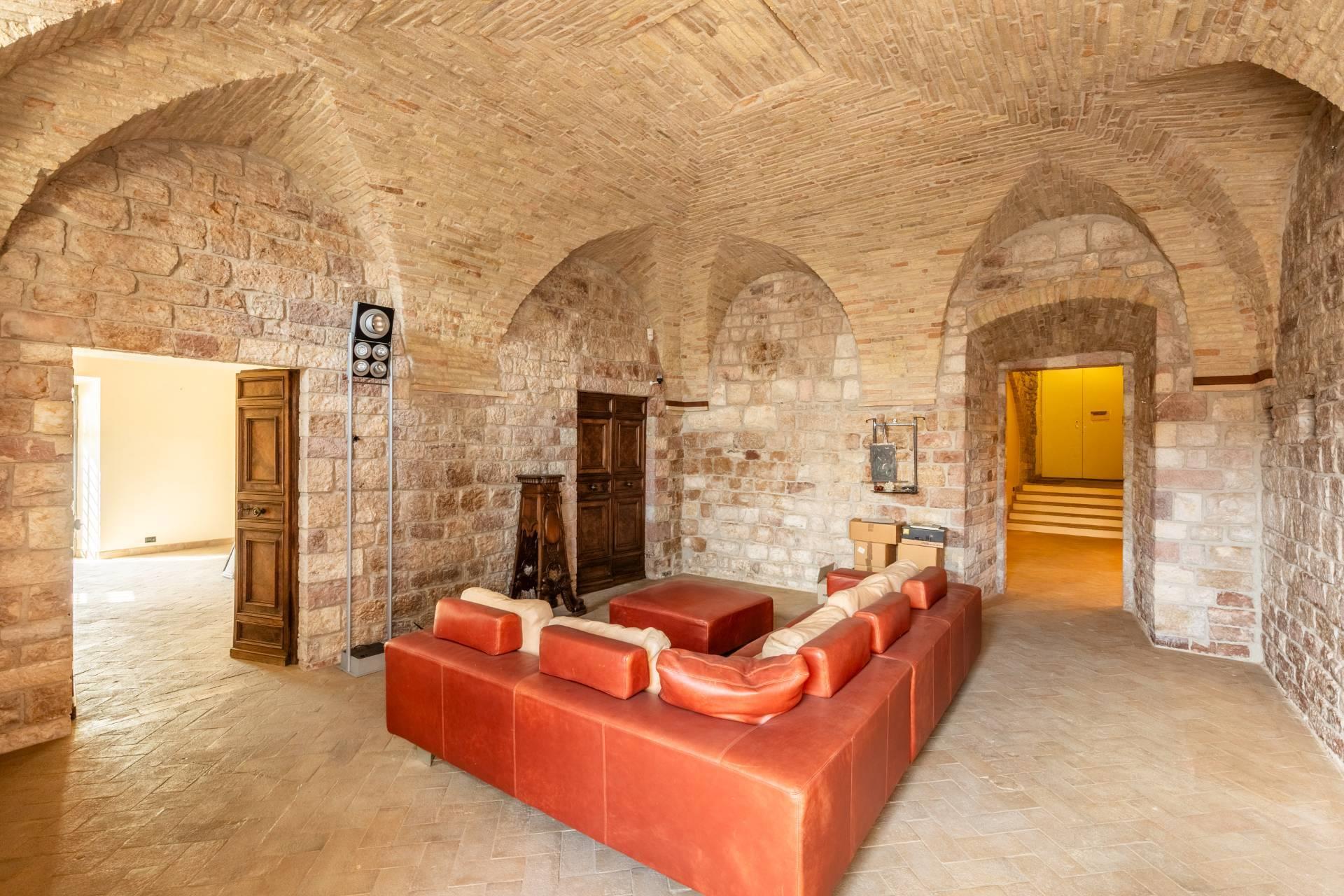 Apartment 360 m2 in Assisi