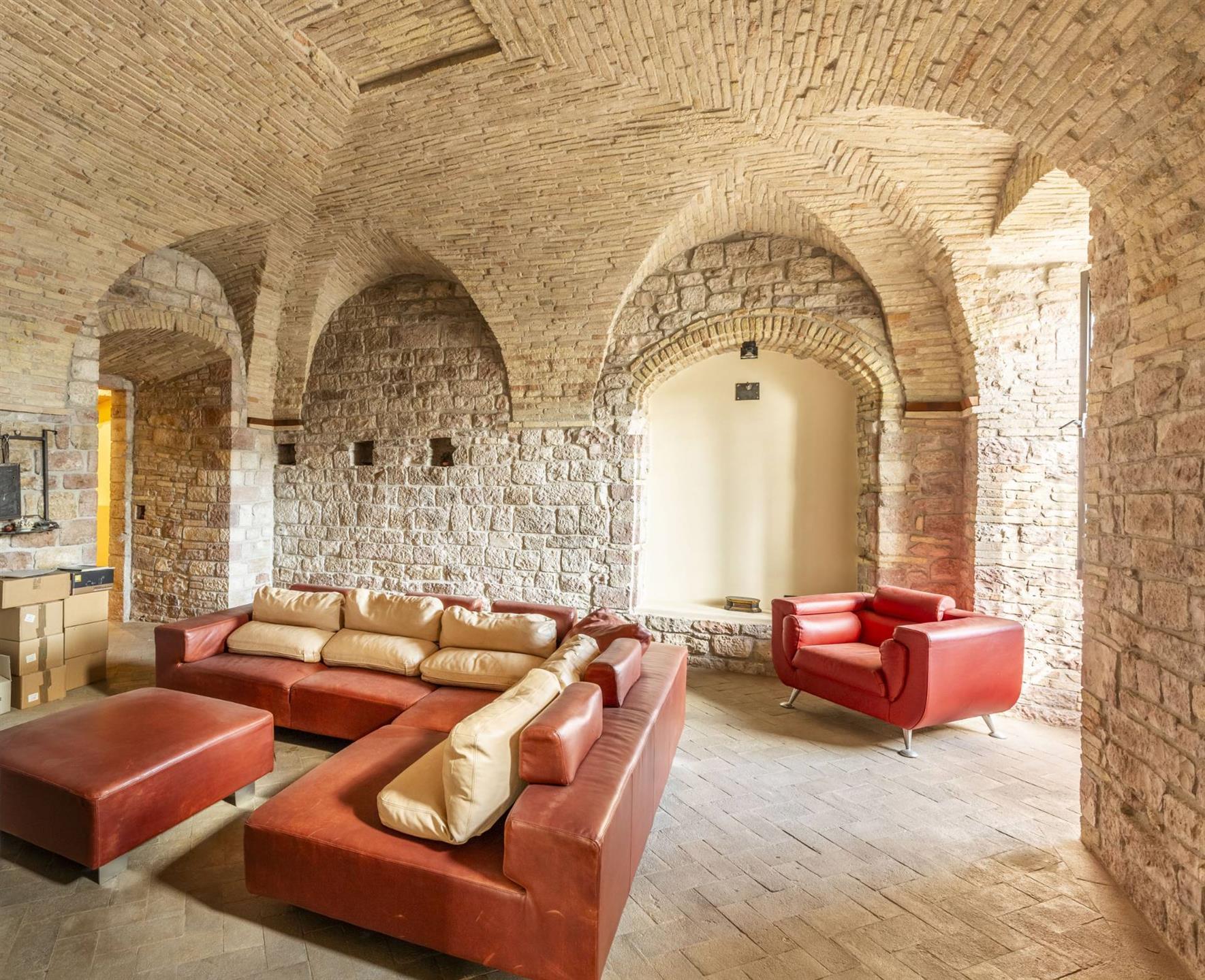 Apartment 360 m2 in Assisi