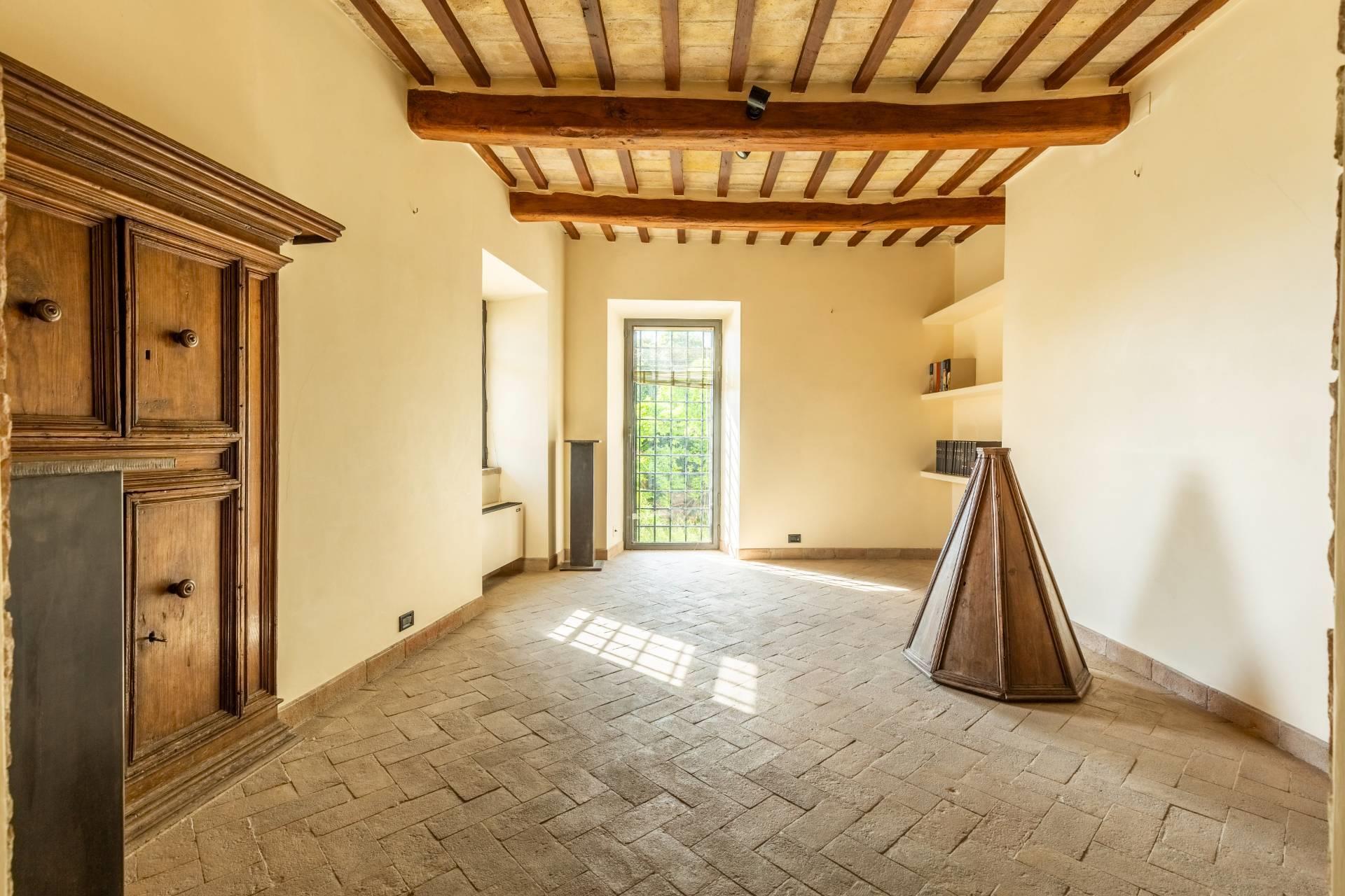 Apartment 360 m2 in Assisi