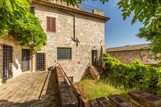 Appartamento di 360 m2 a Assisi