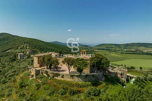 Castello di 3500 m2 a Magione
