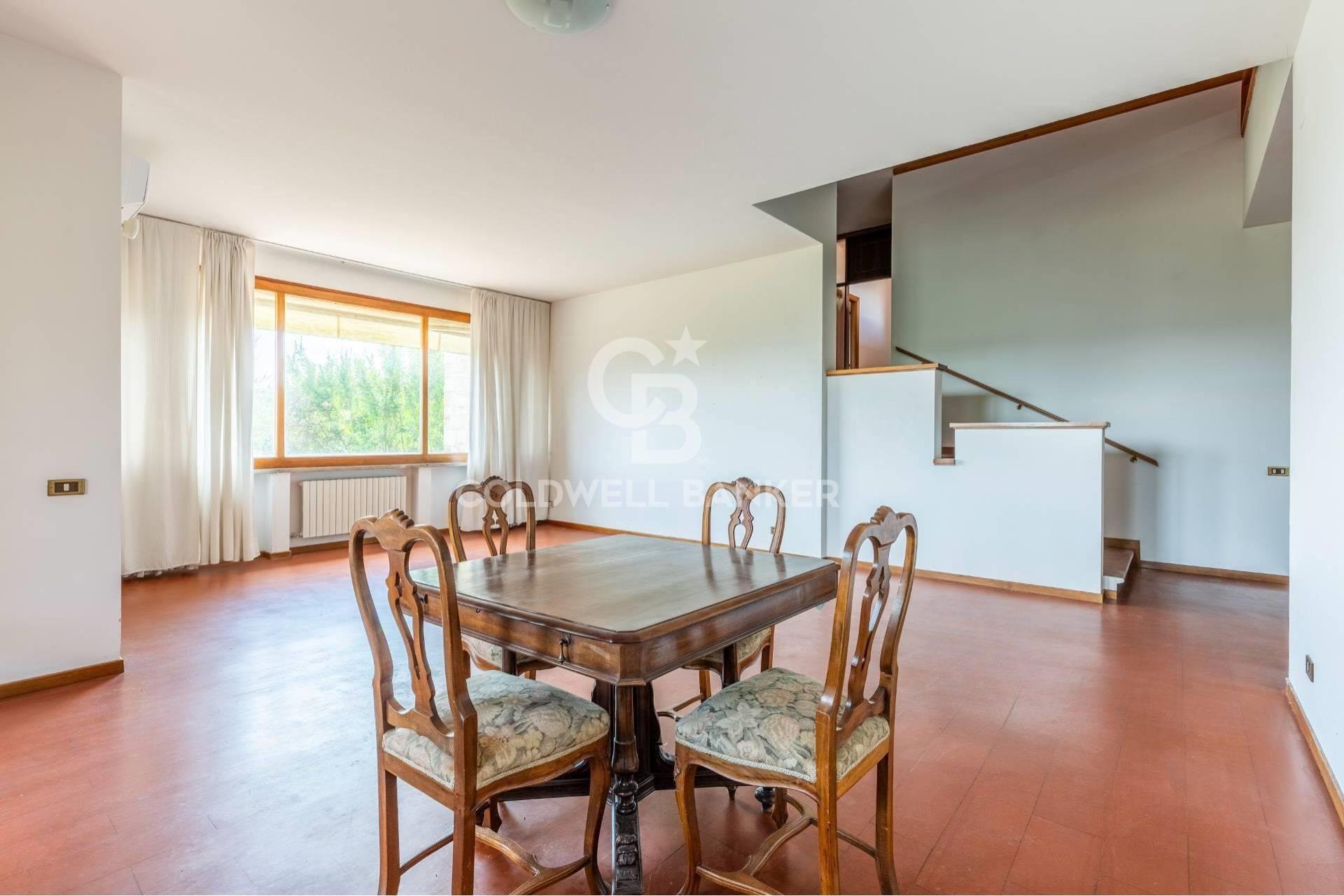 Purchase: House (06054)