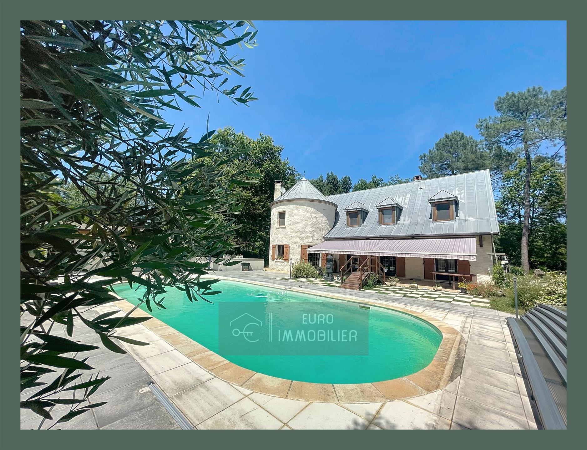Proche Langon - propriété 6 chambres -dépendances -piscine -8800 de terrain clos -Gironde -Aquitaine