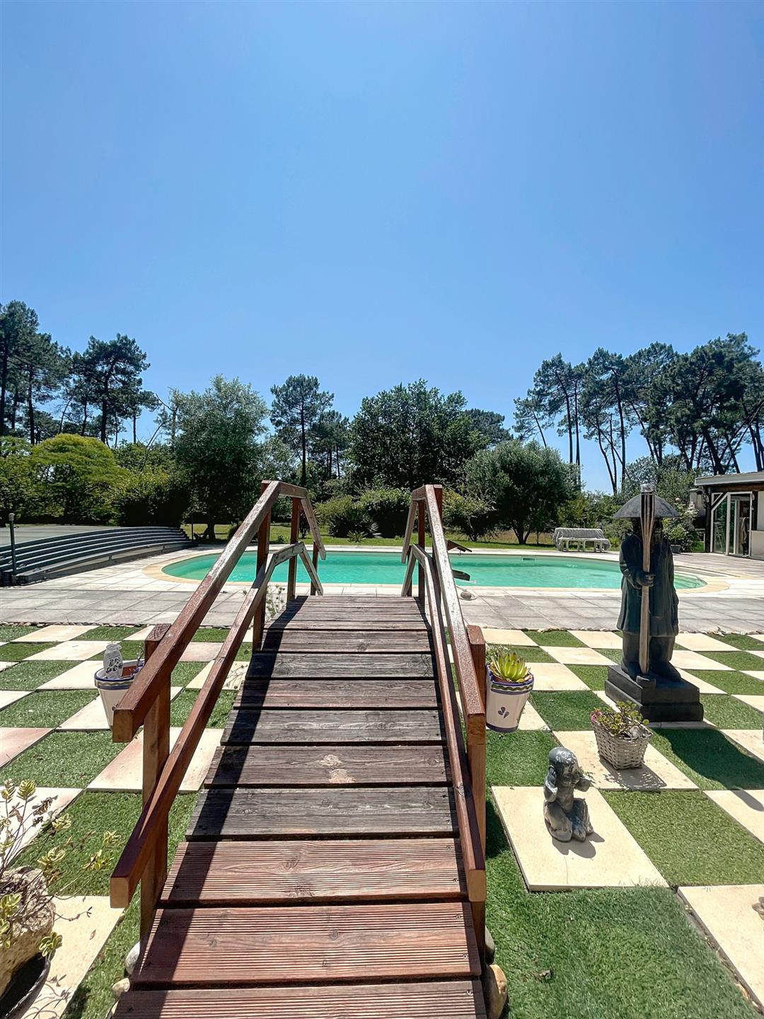 Proche Langon - propriété 6 chambres -dépendances -piscine -8800 de terrain clos -Gironde -Aquitaine