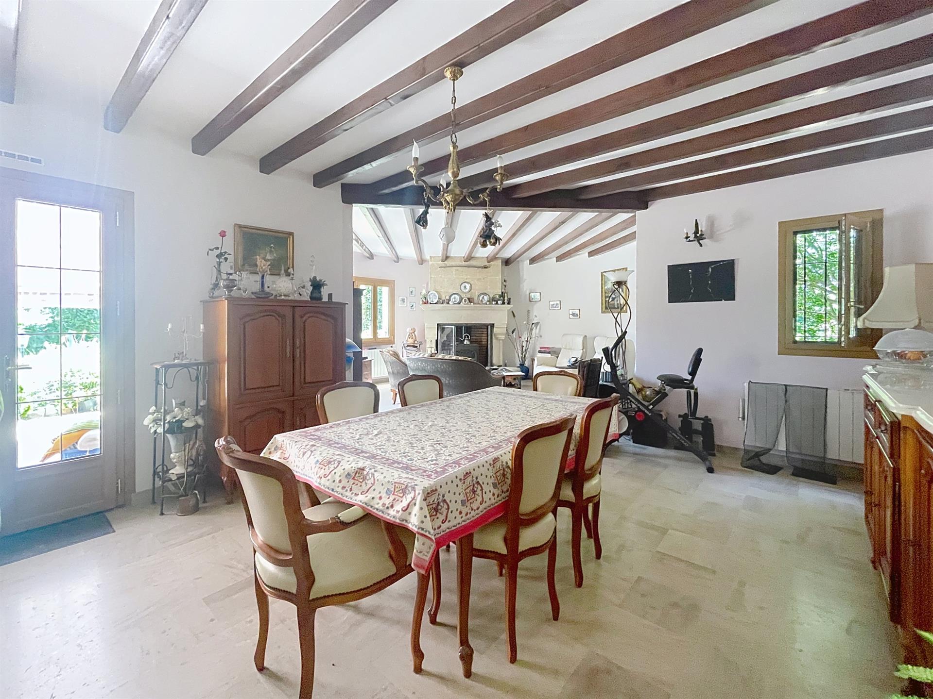 Proche Langon - propriété 6 chambres -dépendances -piscine -8800 de terrain clos -Gironde -Aquitaine