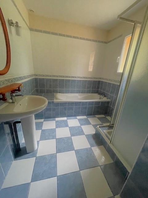 Proche Bazas- Maison contemporaine 2 chambres sur 8500m2 de terrain garage - Gironde (33) - Aquitain