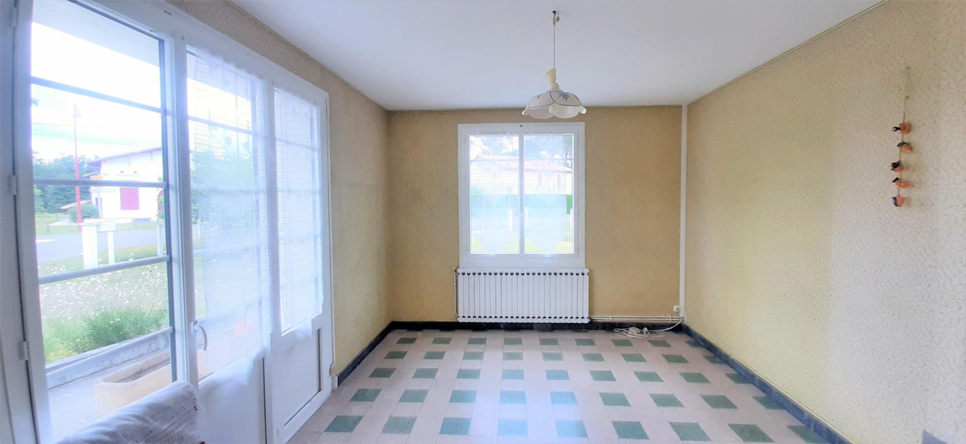 Cerca de Bazas- casa - 3 dormitorios -1200 m2