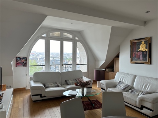 In the heart of Limoges, quality apartment on the top floor of a Haussmannian building!