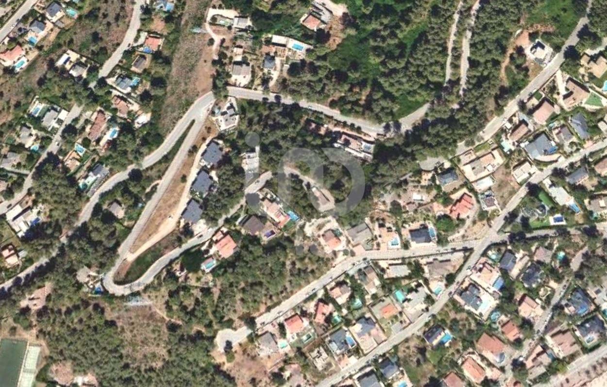 Plot - 937.00 m2