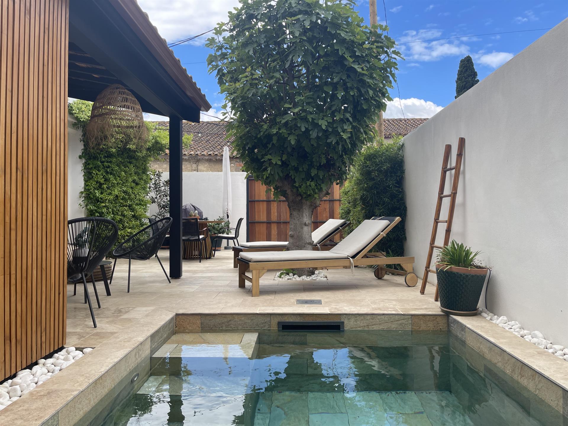 Favorite house - Peace, character and beautiful exterior 15 minutes from Narbonne!