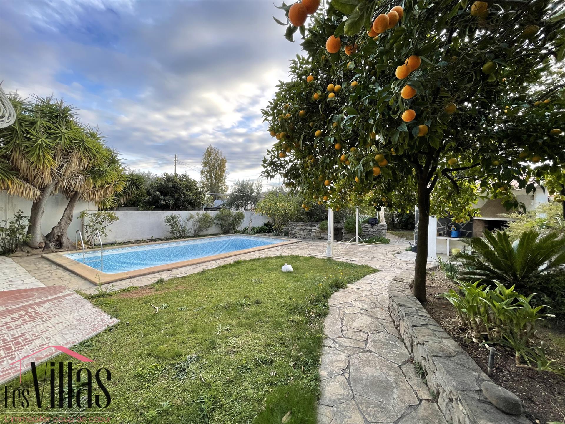 Center Narbonne, house with garden and swimming pool