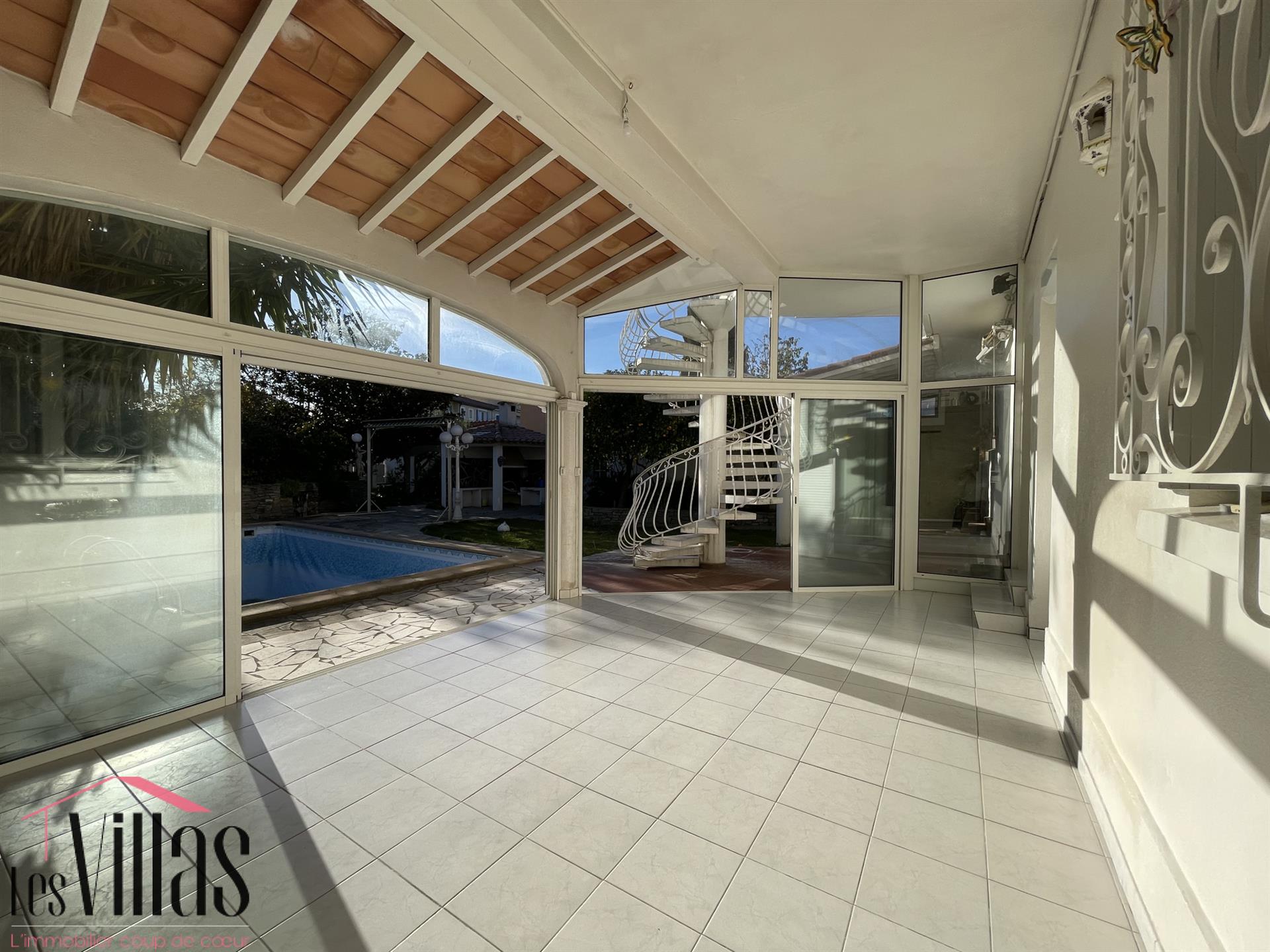 Center Narbonne, house with garden and swimming pool
