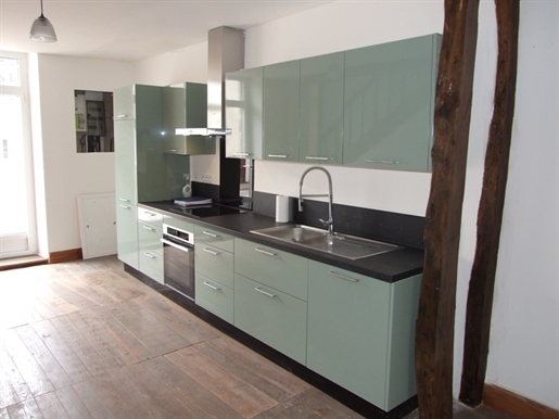 No expenses spared: Excellent renovation of this 3 bedroom property