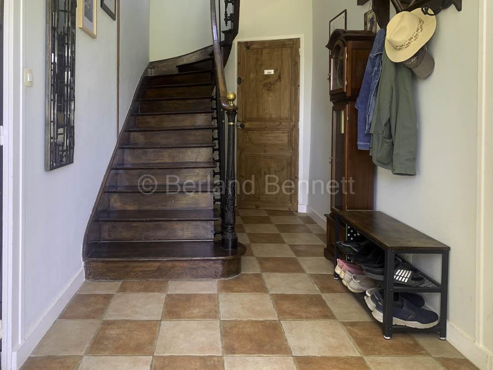 Renovated Maison de Maître with guest studio, heated pool and land