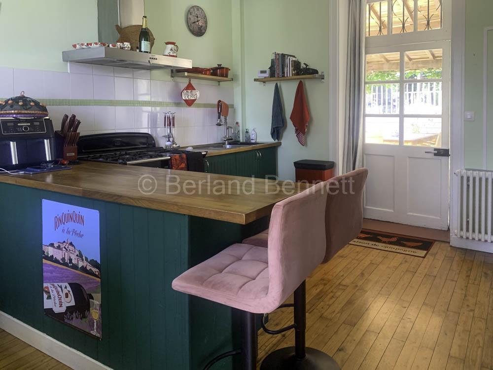 Renovated Maison de Maître with guest studio, heated pool and land