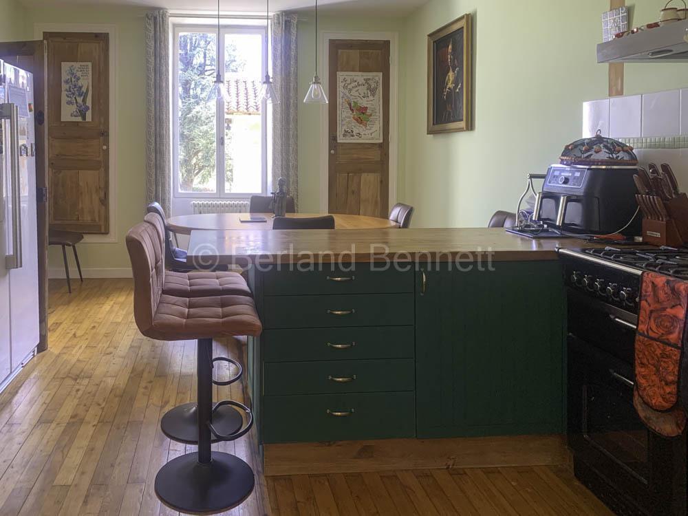 Renovated Maison de Maître with guest studio, heated pool and land