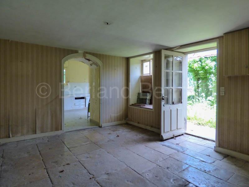Great location for this pretty detached stone house to renovate