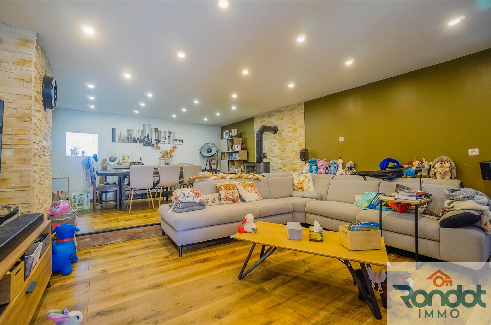Maison 6 pièces/3 chambres sur 3 niveaux et placée sur une parcelle de 111 m2