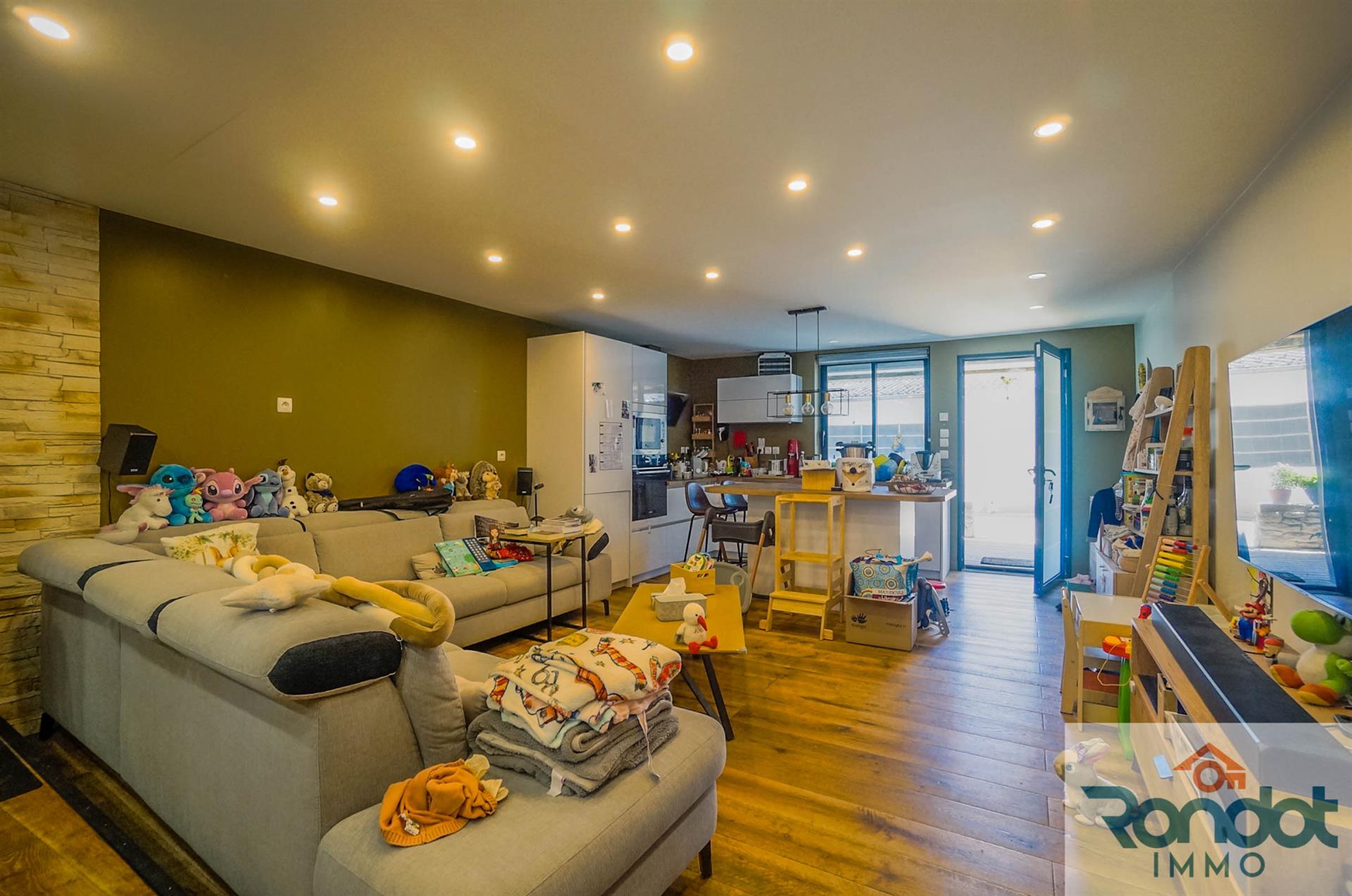 Maison 6 pièces/3 chambres sur 3 niveaux et placée sur une parcelle de 111 m2