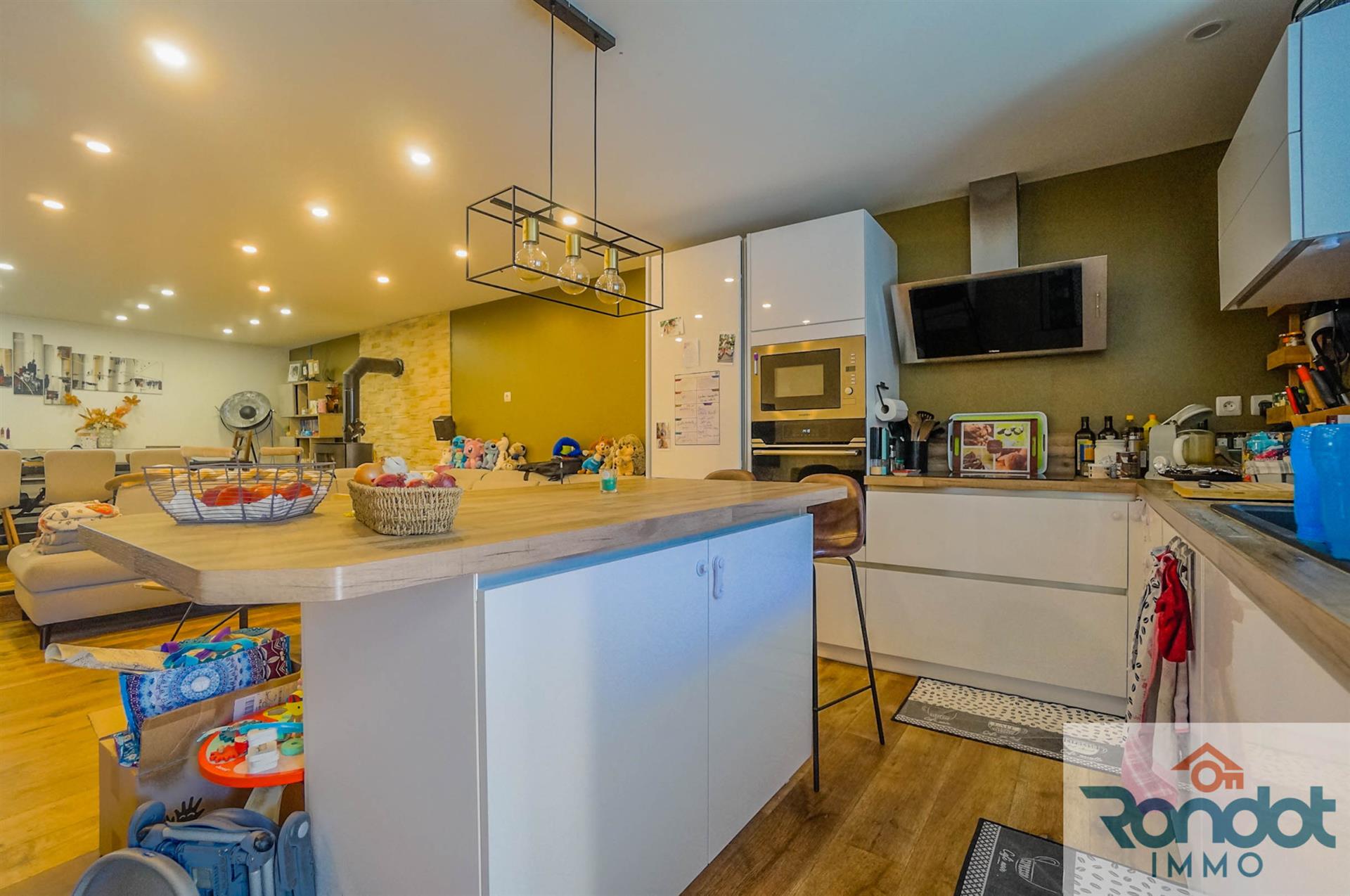 Maison 6 pièces/3 chambres sur 3 niveaux et placée sur une parcelle de 111 m2