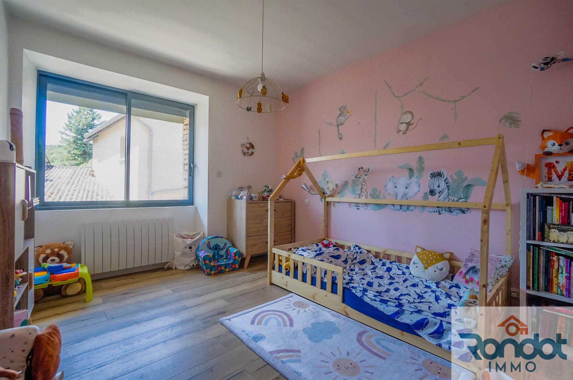 Maison 6 pièces/3 chambres sur 3 niveaux et placée sur une parcelle de 111 m2
