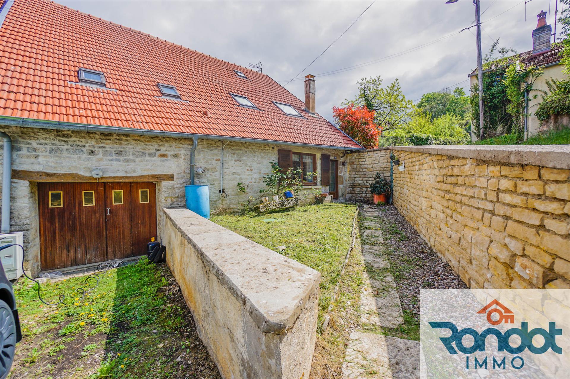 Maison 6 pièces/4 chambres d'une surface de 190 m2 sur une parcelle de 1692 m2