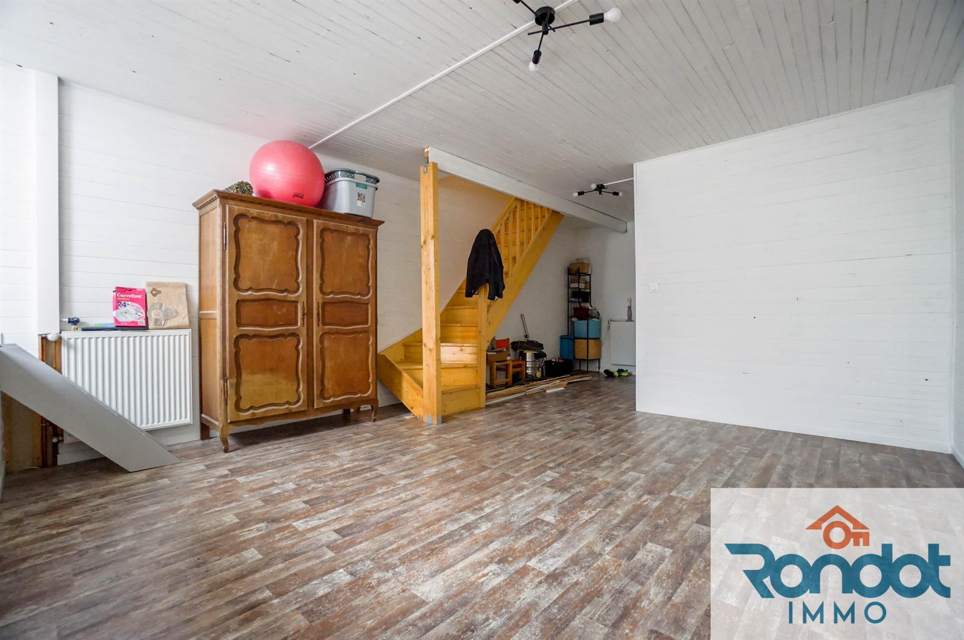 Maison 6 pièces/4 chambres d'une surface de 190 m2 sur une parcelle de 1692 m2