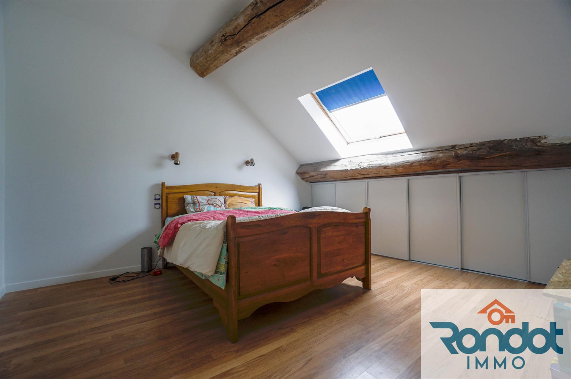 Maison 6 pièces/4 chambres d'une surface de 190 m2 sur une parcelle de 1692 m2