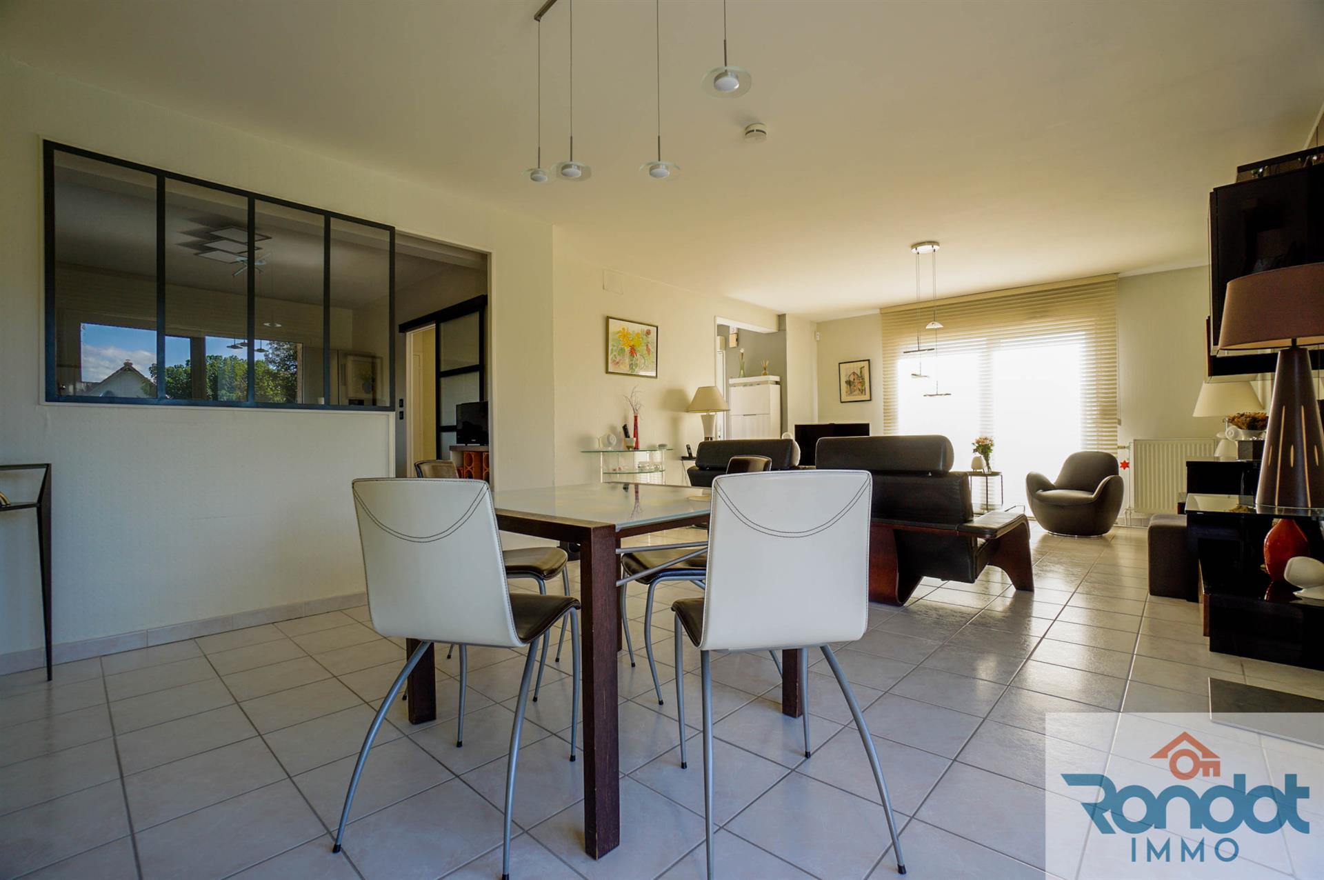 Maison 6 pièces/4 chambres d'une surface de 135m2, sur sous-sol complet et sur un terrain de 755m2