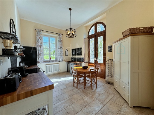 Bourgeois style house