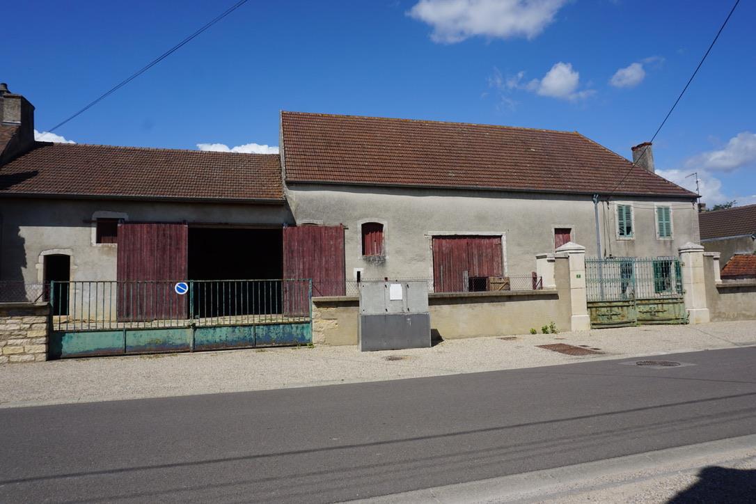 Property / Farmhouse near Meursault