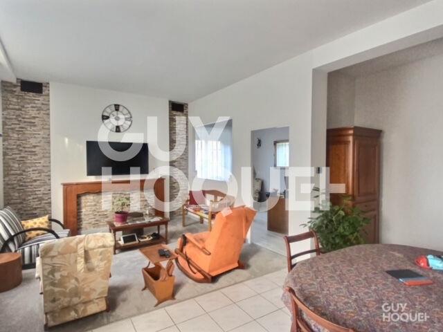 Compra: Vivenda (64300)