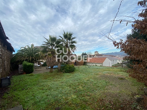 Village house of 188m² with land in Oeyregave