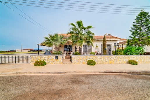 Marvellous 3-Bedroom Bungalow with Swimming Pool & Roof Garden with Countryside View's in Avgorou