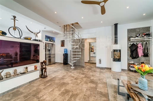 Phenomenal 4-bedroom Bungalow with TiTLE Deeds, Swimming Pool & Annex located in the heart of Ayia T