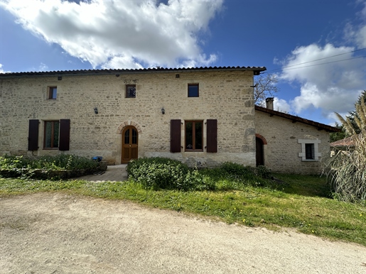 Charming country house for sale 10 minutes from Ruffec.