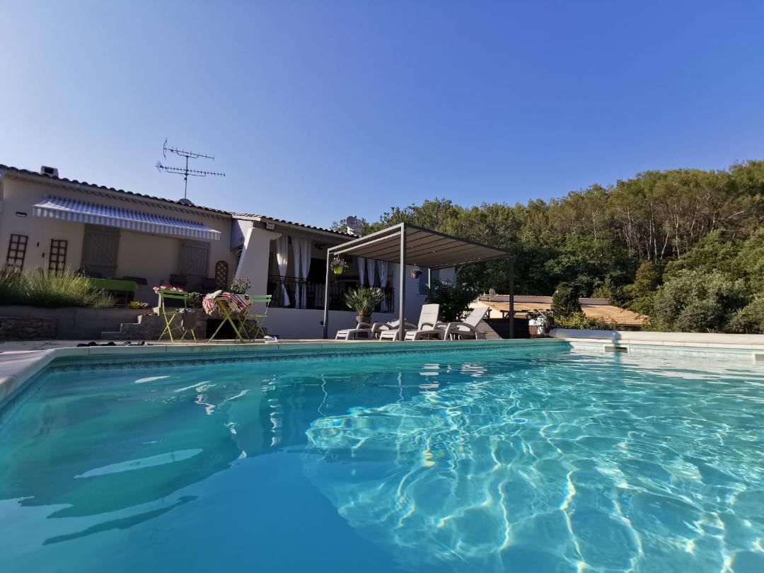 6 huoneen huvila uima-altaalla Provencessa