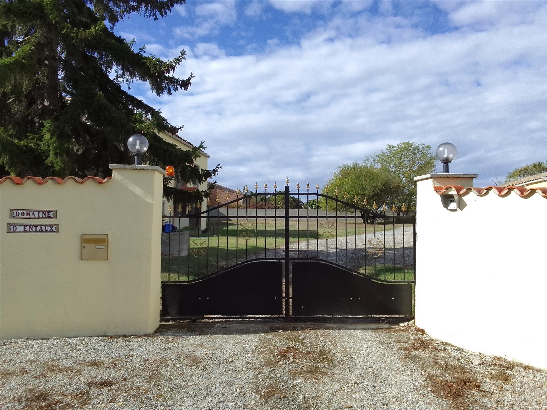 House t6 4bedrooms, swimming pool, 2gites, hangar, 3.5 hectares